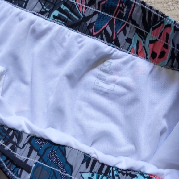 GAP women's running shorts NWT - Picture 3 of 5